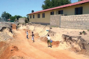 Cabo Delgado: Governo sem fundos para salvar duas Escolas em risco de desabar em Pemba