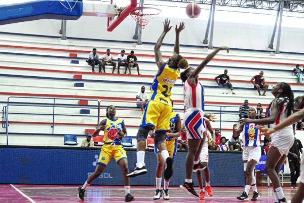 “NACIONAL” FEMININO DE BASQUETEBOL: Primeiro duelo pelo título