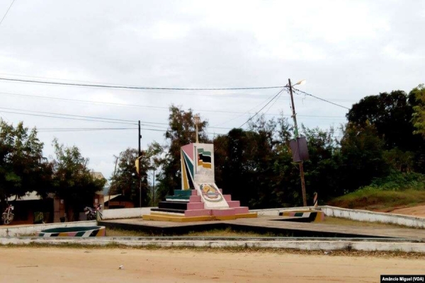 Praça na vila de Palma, Cabo Delgado, Moçambique