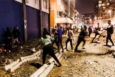 Moçambicano morre tentando saquear bens durante as manifestações na África do Sul