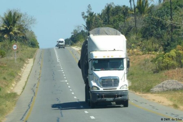 Moçambique quer financiamento da China para reconstruir principal estrada do país