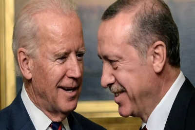 Joe Biden, na época vice-presidente americano, junto do presidente turco Recep Tayyip Erdogan, em Istambul, em Novembro de 2014