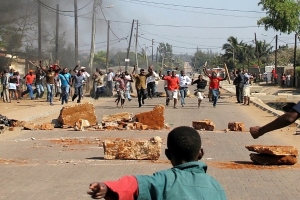 Cabo Delgado: Manifestantes bloqueiam e condicionam a transitabilidade no coração da cidade de Pemba