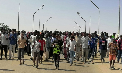 Sudaneses protestam contra golpe militar