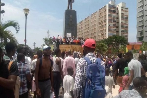 Angola: Jovens marcharam em memória de Inocêncio de Matos. 