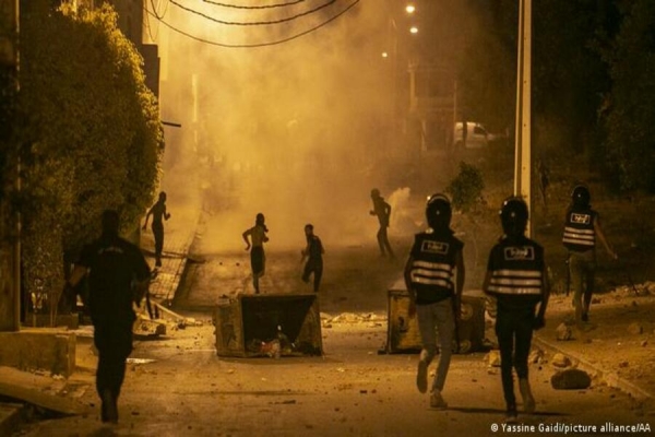 Protestos contra violência policial aumentam na capital da Tunísia