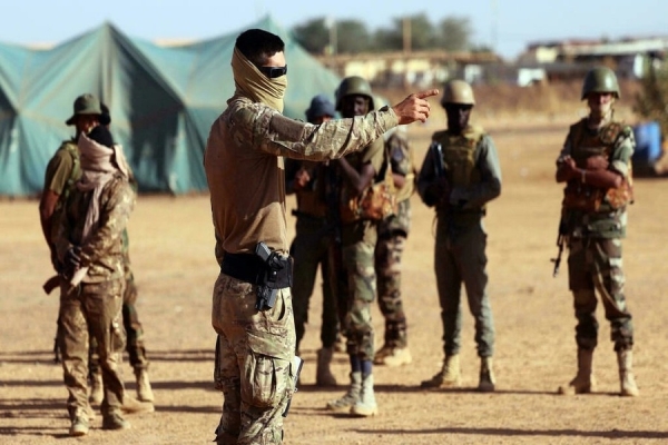 França recusa ter presença militar no Mali &quot;a qualquer preço&quot;