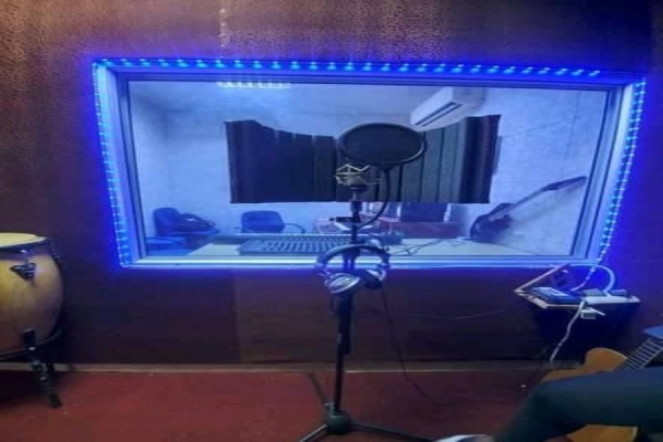 Cabo Delgado: Jovem investe cerca de 1 milhão de meticais em estúdio de música em Pemba