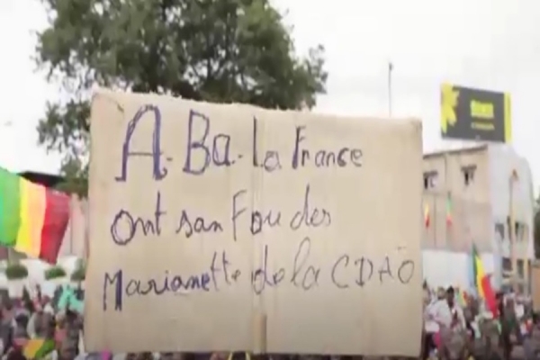 Mali: Milhares denunciam a França em manifestação pró-exército