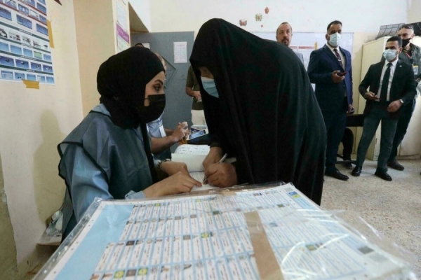 Mesa de voto em Bagdade neste dia 10 de Outubro de 2021.