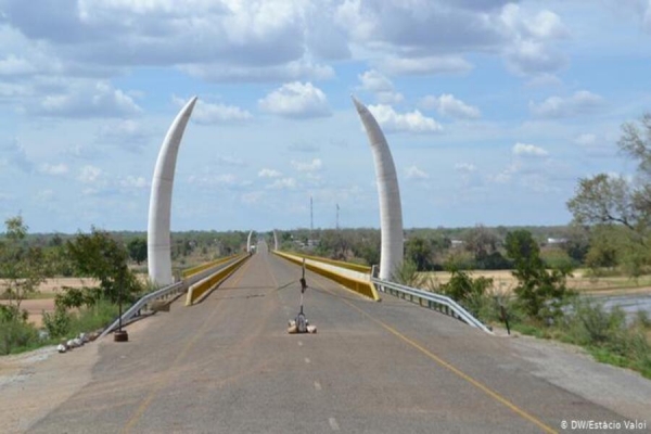 Ponte sobre o rio Rovumba, que liga Moçambique à Tanzânia