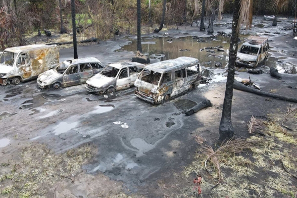 Explosão numa refinaria ilegal de petróleo mata mais de 100 pessoas na Nigéria