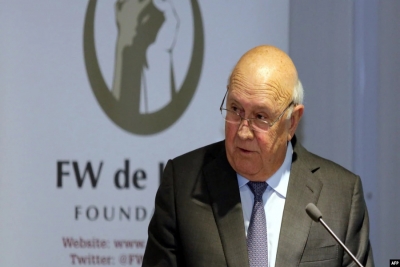 Arquivo: Ex-presidente sul-africano FW de Klerk faz um discurso para marcar 20 anos de democracia, 31 Janeiro, 2014 Cidade do Cabo.