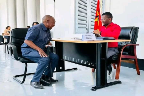  Edil de Pemba, Satar Abdulgani, no momento da audiência com os munícipes 