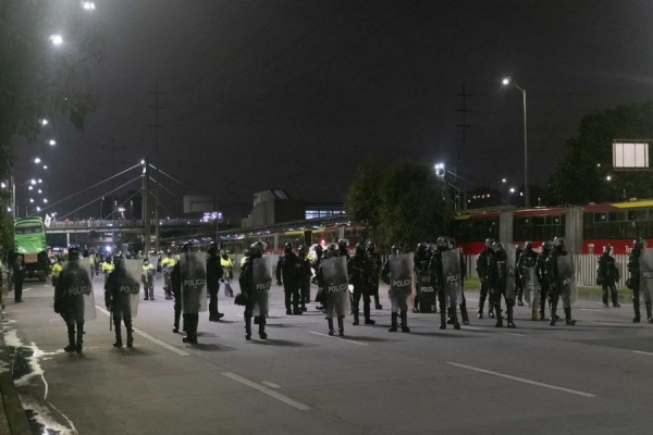 Pelo menos cinco polícias feridos em ataque a esquadra em Bogotá