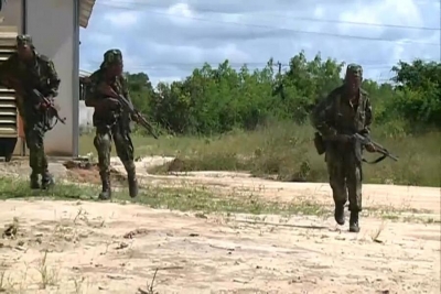 Distrito de Palma deserto, enquanto os combates continuam