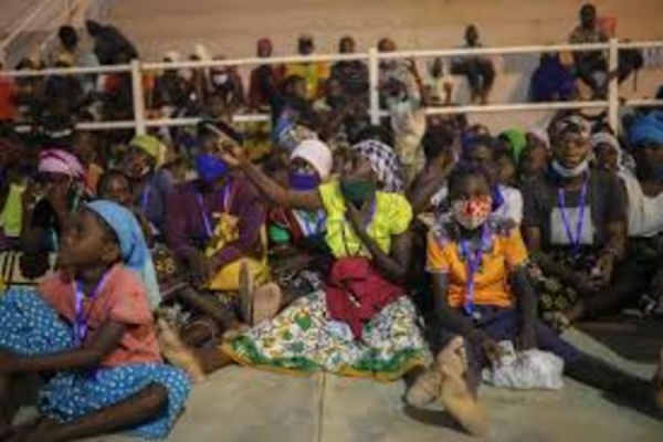 Cabo Delgado: Deslocados do centro de acolhimento do Ringue Desportivo sem alimentação adequada há duas semanas