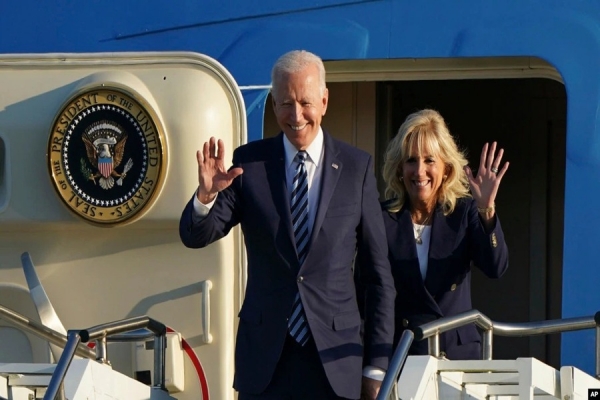 Joe Biden e primeira dama Jill Biden enbarcam em direcção ao Reino Unido, 9 de Junho de 2021