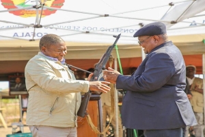 Presidente da República Filipe Nyusi e Líder da RENAMO Ossufo Momade no âmbito do DDR.