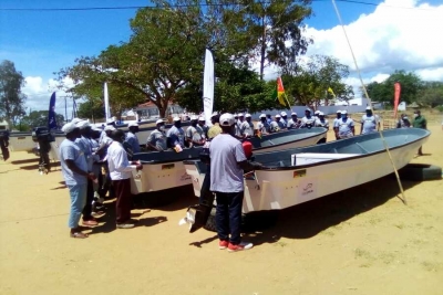 Pescadores recebem 15 embarcações e 10 Kits de material de pesca em Metuge