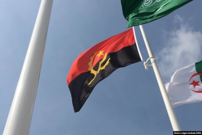 Angola: Oposição pede revisão constitucional, deputado do MPLA diz que ela tem servido o país