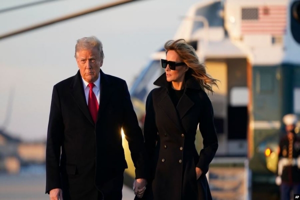 Presidente Donald Trump e a Primeira-dama, Melania Trump, a caminho de Mar-a-Lago