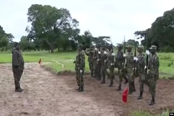 Filipe Nyusi visita tropas em Cabo Delgado