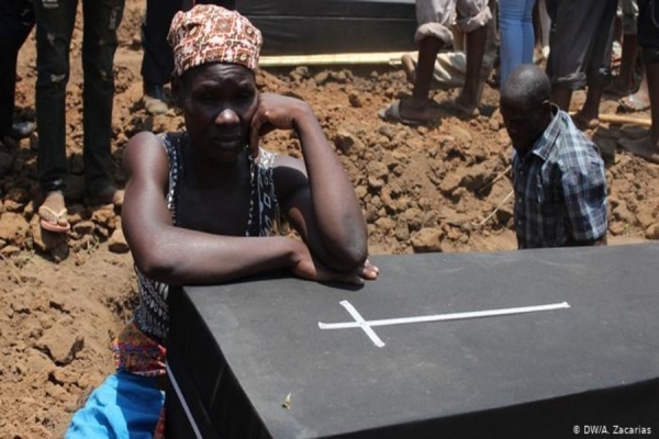 Mulher num funeral em Inhambane (foto ilustrativa).