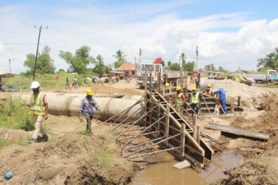 Ponte sobre o rio Búzi pode abrir até Dezembro