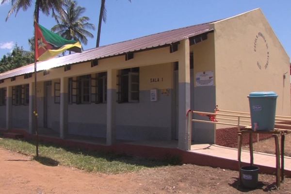 Reabilitadas 500 das 2.700 salas de aula arrasadas pelo Idai em Sofala