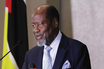 &quot;Universidades pecam por não formar pessoas com conhecimento&quot; - Chissano