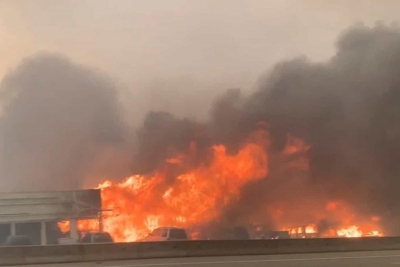 Incêndio provocado por onda de calor destrói vila histórica do Canadá