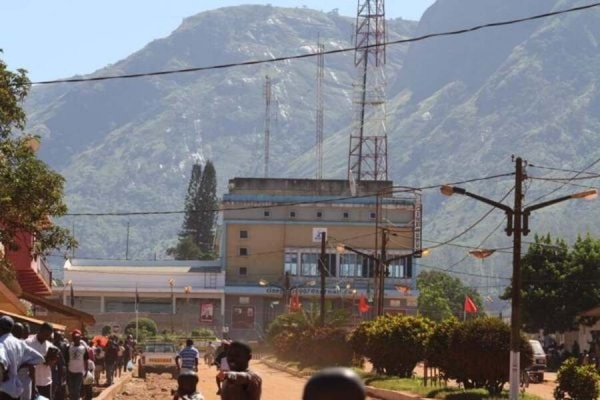 4 agentes da policia esfaqueados no comando distrital de Gurue