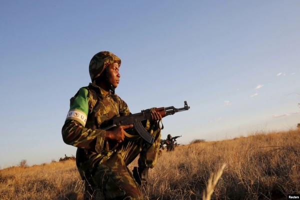 Militar moçambicano em exercícios regionais, Lohatla, 2015