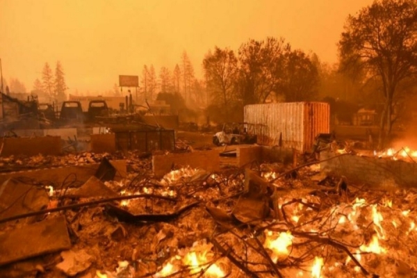 Incêndios na Califórnia avançam enquanto a onda de calor cobre o oeste