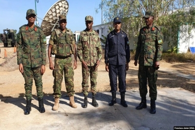 Comandante da Força Ruandesa, vice-comandante da Força da SADC, comandante do Exército de Moçambique, Cristóvão Chume, comandante da Componente Policial do Ruanda e comandante da Força Tarefa