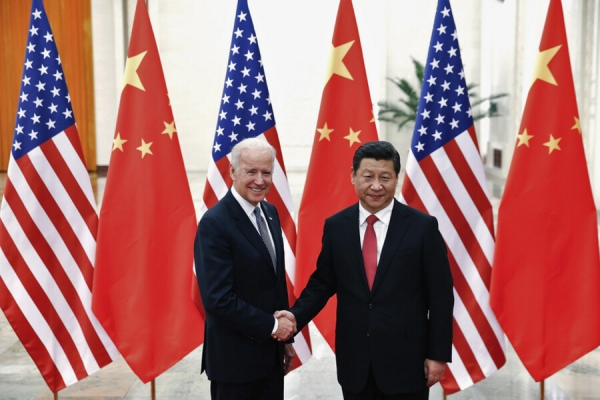 Joe Biden e Xi Jingping, em Pequim, em 2013.