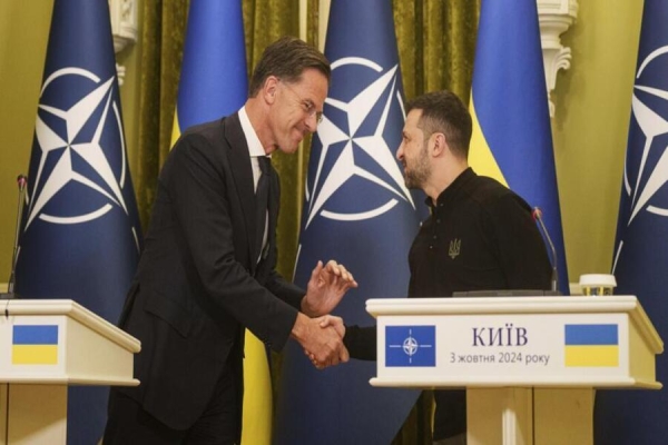 Secretário-geral da NATO, Mark Rutte, juntamente com o Presidente ucraniano Volodymyr Zelenskyy, em Kiev.