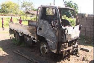 Cabo Delgado: Desconhecidos queimam duas casas e uma viatura em Mieze