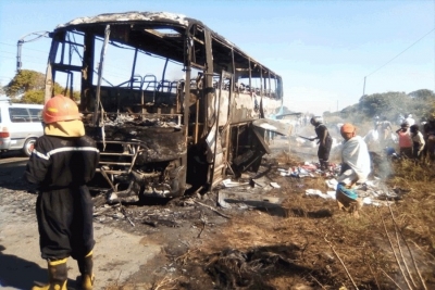 Autocarro em marcha arde no Bilene