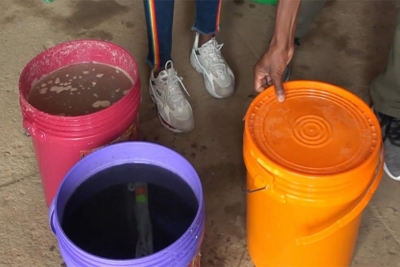 Anda à venda água de esgotos em embalagens de óleo alimentar