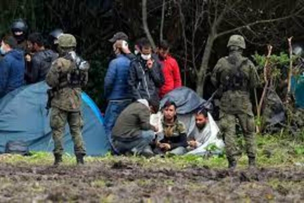 Migrantes enfrentam expulsão na fronteira polonesa sob nova lei