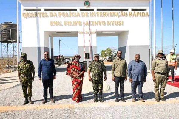 Presidente da República, Filipe Nyusi e a Comitiva que o acompanhava na inauguração do primeiro e maior quartel da 10ª Subunidade de Intervenção Rápida (UIR).