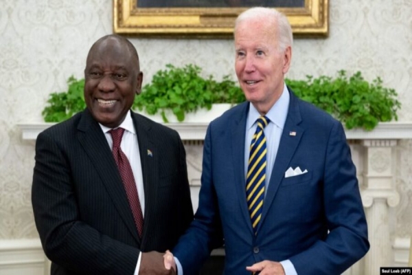 Ramaphosa pede a Biden apoio no combate ao terrorismo em Moçambique