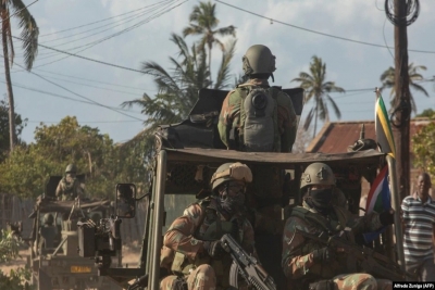 Uma caravana militar das Forças de Defesa da África do Sul patrulha Pemba, 5 de Agosto 2021